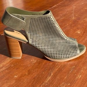 ARMY GREEN WOMEN'S PEEP TOE BOOTIES WITH BLOCK HEEL